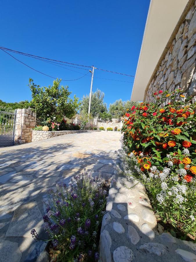 Guesthouse Redilka Ksamil Esterno foto